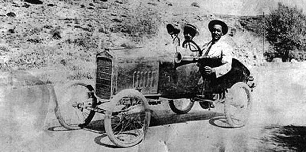 Αυτό είναι το πρώτο ελληνικό αυτοκίνητο. Το κατασκεύασε ο Νίκος Θεολόγος το 1918